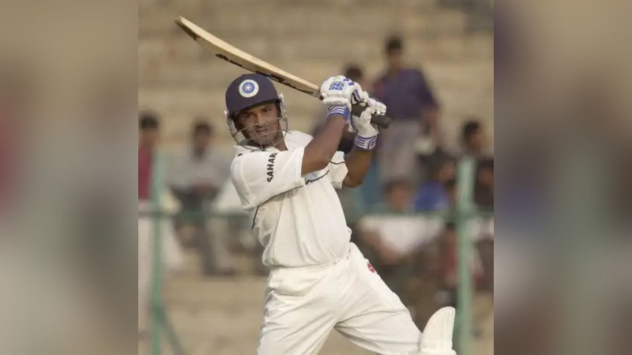 જેકબ માર્ટિન - 1999 થી 2001 વચ્ચે ભારત માટે 10 વનડે રમનાર જેકબ માર્ટિનની માનવ તસ્કરીના આરોપમાં ધરપકડ કરવામાં આવી હતી. માર્ટિનને 27 એપ્રિલ, 2011 ના રોજ દિલ્હીમાં માનવ તસ્કરીના આરોપમાં ધરપકડ કરવામાં આવી હતી કારણ કે તેને નકલી ક્રિકેટ ટીમ બનાવી હતી અને એક નિમેશ કુમારને બનાવટી વિઝા મેળવીને યુનાઇટેડ કિંગડમ મોકલ્યો હતો.