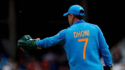 ICC અને BCCI ની ભૂમિકા: ભારતીય ક્રિકેટ કંટ્રોલ બોર્ડ અને ઈન્ટરનેશનલ ક્રિકેટ કાઉન્સિલની ક્રિકેટરોને જર્સી કે ટી-શર્ટ નંબર આપવામાં કોઈ ભૂમિકા નથી. ભારત સહિત તમામ દેશોના ક્રિકેટરો પોતાની જર્સી કે ટી-શર્ટ પસંદ કરે છે. ઈન્ટરનેશનલ ક્રિકેટ કાઉન્સિલ અને દેશના સંબંધિત બોર્ડ દ્વારા આ અંગે કોઈ માર્ગદર્શિકા જારી કરવામાં આવી નથી, પરંતુ ખેલાડીઓએ ધ્યાનમાં રાખવું પડશે કે પ્લેઈંગ ઈલેવનમાં કોઈ બે ખેલાડીઓની સંખ્યા સરખી ન હોઈ શકે.