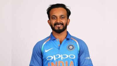 કેદાર જાધવ - કેદાર જાધવ લાંબા સમયથી ભારતીય ક્રિકેટ ટીમની બહાર છે. આરસીબીએ ગયા વર્ષે તેને પોતાની ટીમમાં સામેલ કર્યો હતો, પરંતુ તે કંઈ ખાસ કમાલ કરી શક્યો ન હતો. તેને આઈપીએલની હરાજી માટે તેની બેઝ પ્રાઈસ 2 કરોડ રૂપિયા રાખી છે, તેથી તેના માટે ખરીદદાર મળવો મુશ્કેલ છે.