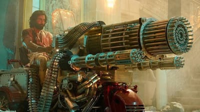 બોક્સઓફિસ પર ધમાલ મચાવી રહેલી રણબીર કપૂરની ફિલ્મ અનિમલમાં ખતરનાક મશીનગન જોવા મળી રહી છે. આ મશીનગનની કલ્પના દિલ્હીમાં કરવામાં આવી હતી, તેને બેંગ્લોરમાં તેના અલગ અલગ પાર્ટ બનાવવામાં આવ્યા અને મહારાષ્ટ્રમાં તેને એસેમ્બલ કરવામાં આવ્યા હતા. એટલે કે આ બાઈક 100 ટકા મેડ ઈન ઈન્ડિયા છે. 