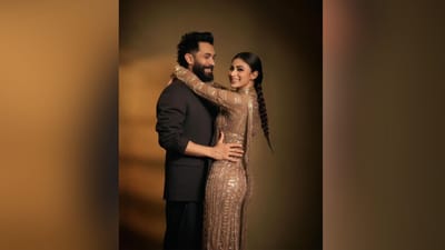 આ તસવીરમાં મૌની હસતી અને તેના પતિ સૂરજને ગળે લગાવતી જોવા મળે છે. (Image: Instagram)