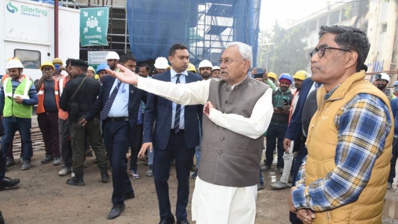 નીતીશ કુમારે 1985માં હરનોતથી રાજ્ય વિધાનસભાની ચૂંટણી લડ્યા અને પ્રથમ વખત જીત્યા હતા.બિહારના મુખ્યમંત્રી નીતિશ કુમાર પાસે જંગમ અને સ્થાવર સંપત્તિ હોવા છતાં તેમનો પુત્ર નિશાંત તેમના કરતા લગભગ પાંચ ગણો અમીર છે.બિહાર સરકારની વેબસાઈટ પર મુખ્યમંત્રી નીતીશ કુમાર અને તેમના કેબિનેટ સાથીદારો દ્વારા પોસ્ટ કરવામાં આવેલી મિલકતની વિગતો પરથી આ વાત બહાર આવી હતી.