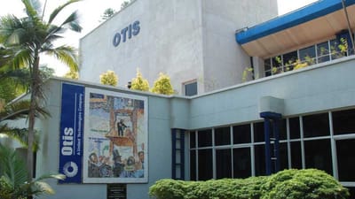 ઓટિસ એલિવેટર ઈન્ડિયા કંપની 30 ઓક્ટોબર, 1953 ના રોજ પ્રાઈવેટ લિમિટેડ કંપની તરીકે સ્થાપિત થઈ હતી. ત્યારબાદ 11 ઓગસ્ટ, 1972 ના રોજ કંપની પબ્લિક લિમિટેડમાં પરિવર્તિત થઈ હતી. કંપની એલિવેટર્સનું ઉત્પાદન, સ્થાપન, સર્વિસિંગ, સમારકામ અને વિવિધ પ્રકારના તેના ઘટકોની જાળવણી કરે છે.