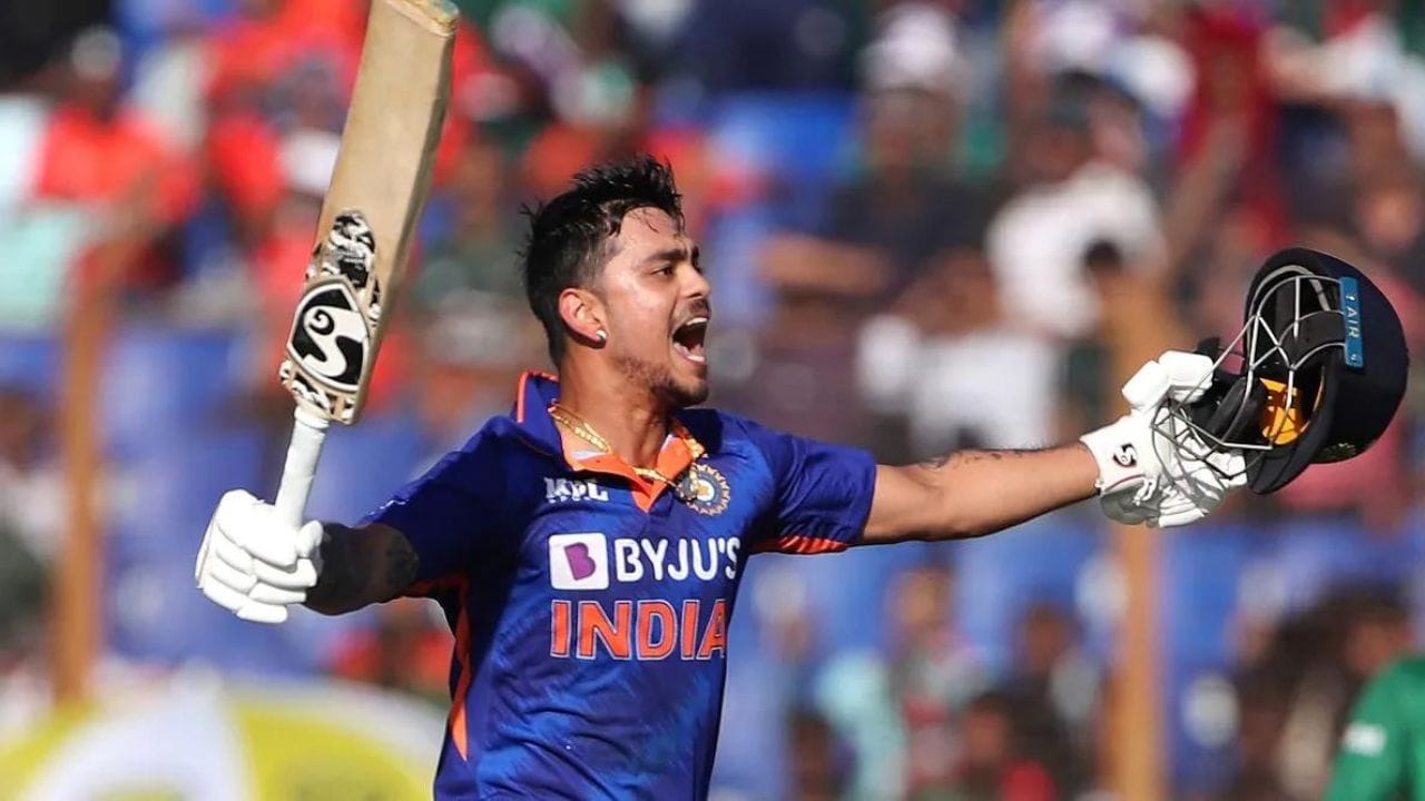 ઈશાન કિશન : ઈશાન કિશન ટીમમાં કોઈ પણ ક્રમે બેટિંગ કરી શકે છે. ઈશાન ઓપનર તરીકે વધુ સારો અનુભવ ધરાવે છે અને ટીમમાં ઓપનર તરીકેનો ત્રીજો સૌથી મજબૂત વિકલ્પ છે. ODI વર્લ્ડ કપમાં પણ ઈશાને શુભમનની ગેરહાજરીમાં ઓપનર તરીકેની ભૂમિકા નિભાવી હતી. તે વિકેટ કીપર બેટ્સમેન તરીકે કેએલ રાહુલ બાદ બીજો બેસ્ટ વિકલ્પ પણ છે. 