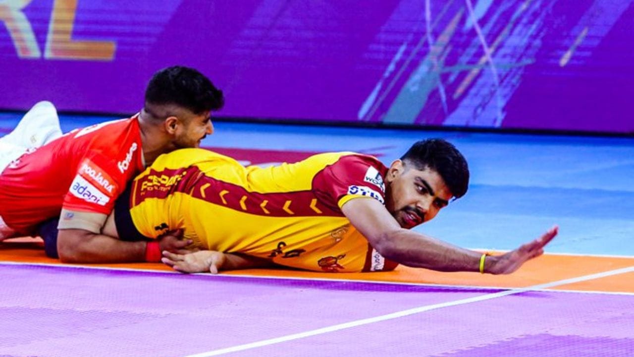 અમદાવાદના એકાના સ્ટેડિયમમાં આ મેચ જોવા માટે મોટી સંખ્યામાં લોકો પહોંચ્યા હતા. (PC - ProKabaddi )