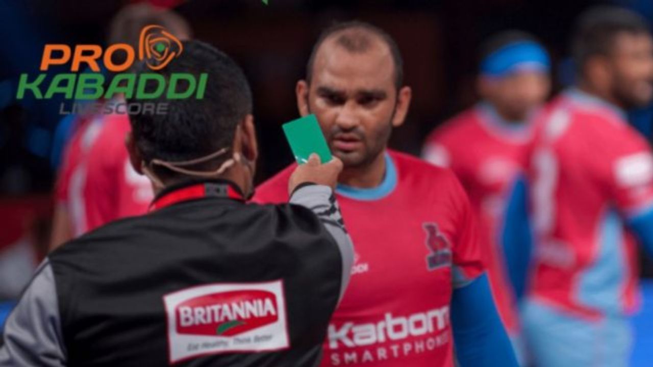 ગ્રીન કાર્ડ : ઉલ્લંઘન કરનારાઓને પ્રારંભિક ચેતવણી તરીકે ગ્રીન કાર્ડ આપવામાં આવે છે. નિયમો તોડનાર ખેલાડીને આ કાર્ડ આપવામાં આવે છે ત્યારે પણ વિરોધી ટીમને કોઈ ટેકનિકલ પોઈન્ટ મળતા નથી. પીકેએલ ચેતવણી અને સસ્પેન્શન કાર્ડ્સમાં ગ્રીન કાર્ડ એ ખેલાડીઓ અથવા ટીમો માટે સૌથી ઓછું નુકસાનકારક છે.