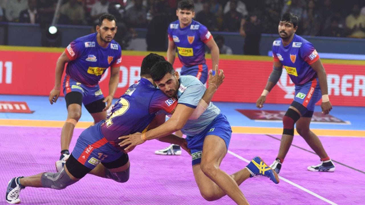 3 ડિસેમ્બરના રોજ પ્રથમ મેચ સાંજે 8 કલાકે તમિલ થલાઈવા vs દંબગ દિલ્હી વચ્ચે રમાશે. 