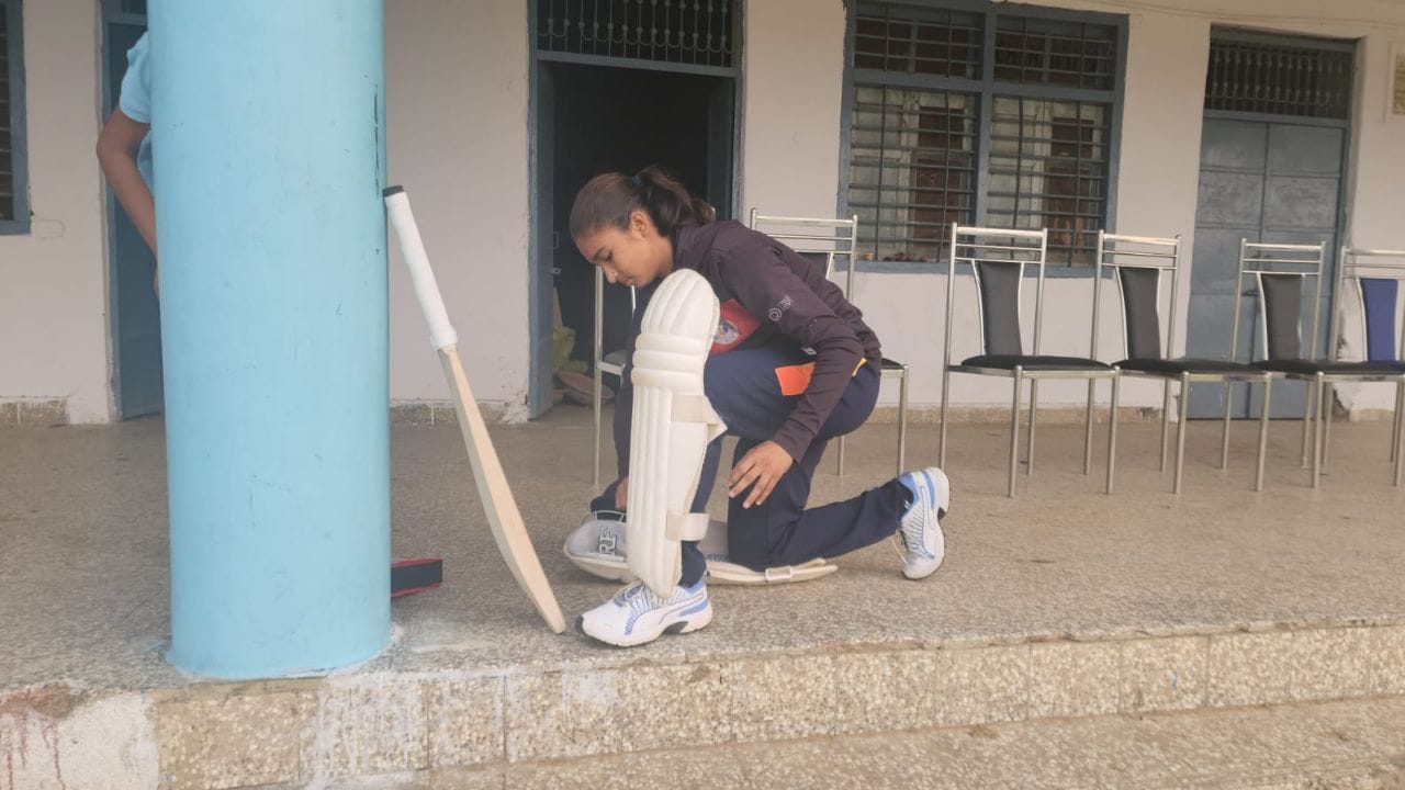 માતા-પિતા તેનો શોખ પૂરો કરવા સક્ષમ નહોતા એટલે કોચ દ્વારા આર્થિક અને કોચિંગ સહિતની તમામ મદદ મળી અને હિરલ અહીં સુધી પહોંચી શકી