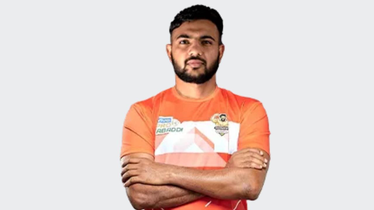 સોનુ જગલાનના પરિવારના તેના પિતા, એક ખેડૂત છે અને તેના ભાઈ, આર્મીમેન અને કબડ્ડી પ્લેયર છે. તેમણે જીવનમાં પોતાનું સૂત્ર બનાવ્યું? પોતાના વિશે વિચાર્યા વિના દેશની સેવા કરવી. આ ફિલસૂફીને વ્યવહારમાં વિકસાવીને, સોનુએ કબડ્ડીમાં શ્રેષ્ઠતા હાંસલ કરવા માટે પોતાનું મન બનાવ્યું. 