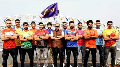 પ્રો કબડ્ડીની 10મી સીઝન થોડા કલાકોમાં શરૂ થશે. તમામ 12 ટીમો આગામી સિઝન માટે સંપૂર્ણ રીતે તૈયાર છે અને દરેક ટીમ ટ્રોફી જીતવા માટે પ્રયાસ કરવા જઈ રહી છે. દરમિયાન તમામ ટીમોએ PKL 10 માટે તેમના કેપ્ટનની પણ જાહેરાત કરી દીધી છે. પ્રો કબડ્ડુ લીગની શરુઆત અમદાવાદથી શરુ થશે.