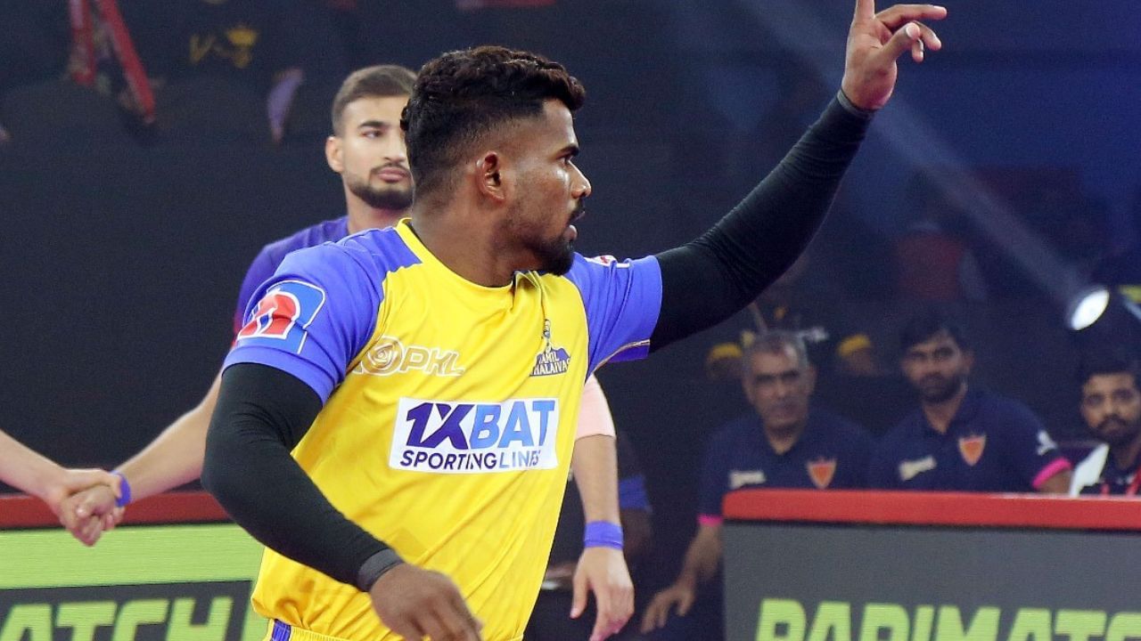 દબંગ દિલ્હી કે.સી. ટક્કર ઝુલી શક્યું ન હતું અને ઝડપથી ગિયર્સમાંથી પસાર થઈ ગયા, જેમાં નવીને સુપર રેઇડ નોંધાવી. હાફ-ટાઇમે, તમિલ થલાઇવ્સ 4 પોઇન્ટથી આગળ હતા, જ્યારે હરીફાઈ મજબૂત અને ખરેખર ખરાખરીની ટક્કર હતી.