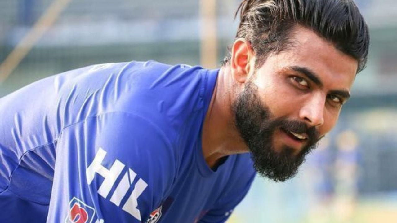 લતા બહેનને દીકરા રવિન્દ્ર જાડેજાની ચિંતા સતાવતી હતી.એક રિપોર્ટ અનુસાર તેની માતા આ ડરથી બચવા રાત્રે રવિન્દ્ર જાડેજાનો હાથ પકડીને સૂતી હતી.
