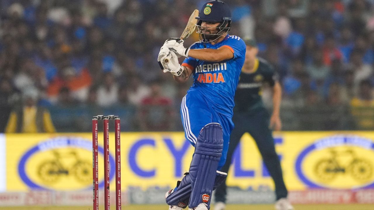 રિંકુ સિંહે જીતેશ શર્મા સાથે પાર્ટનરશીપ કરી છે. જે ઇનિંગની સૌથી મોટી પાર્ટનરશીપ છે. જેમાં તેને 19 બોલમાં માં 35 રન બનાવ્યા છે. મહત્વનુ છે કે રિંકુ સિંહે જીતેશ સાથે 32 બોલમાં 56 રનની પાર્ટનરશીપ કરી છે. 