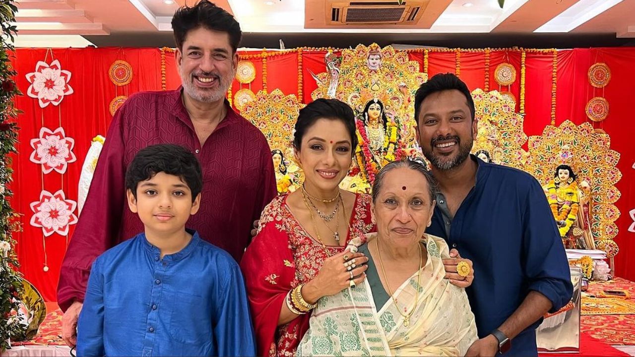 રુપાલી ગાંગુલીએ 13 ફ્રેબુઆરી 2013ના રોજ બિઝનેસમેન અશ્વિન કે. વર્મા સાથે લગ્ન કર્યા હતા. અશ્વિન હંમેશા રુપાલીને સપોર્ટ કરતો જોવા મળ્યો છે. કપલને એક રુદ્રાંશ નામનો પુત્ર પણ છે. જેનો જન્મ 25 ડિસેમ્બર 2015ના રોજ થયો હતો. રુપાલી હંમેશા સોશિયલ મીડિયા પર પરિવાર તેમજ સિરીયલને લઈ વીડયો અને ફોટો પોસ્ટ કરી રહી છે.