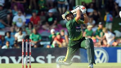 શાહિદ આફ્રિદી - શાહિદ આફ્રિદીએ 153 મીટર સિક્સ સાઉથ આફ્રિકા સામે ફટકારી છે. 