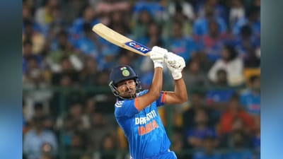 ભારત ઓસ્ટ્રેલિયા વચ્ચે આજે બેંગલુરુના એમ ચિન્નાસ્વામી સ્ટેડિયમમાં પાંચમી ટી20 આંતરરાષ્ટ્રીય મેચ રમાઈ રહી છે, જેમાં શ્રેયસ અય્યરે કમાલની બેટિંગ કરી છે.