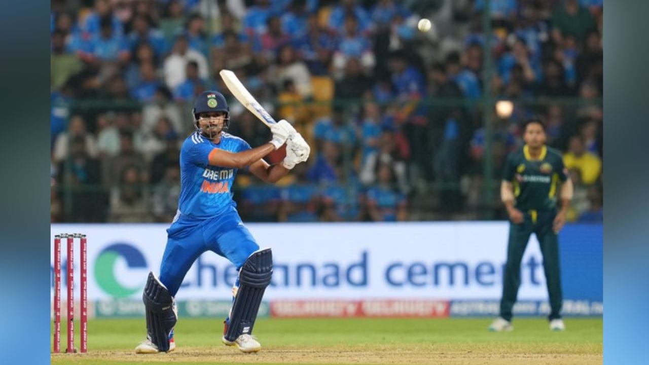 શ્રેયસ અય્યરે તેની ટી20 કરિયરની આઠમી અડધી સદી ફટકારીને ભારતને ઓસ્ટ્રેલિયા સામે સન્માનજનક સ્કોર સુધી પહોંચાડ્યું છે. 