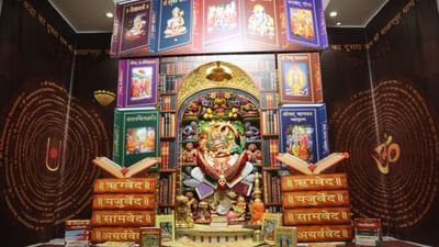  શ્રી વડતાલધામ સંચાલિત સુપ્રસિદ્ધ યાત્રાધામ સાળંગપુર શ્રી કષ્ટભંજનદેવ હનુમાનજી મંદિર ખાતે  પવિત્ર ધનુર્માસ-શનિવાર નિમિતે વિશેષ શણગાર કરવામાં આવ્યો હતો. 