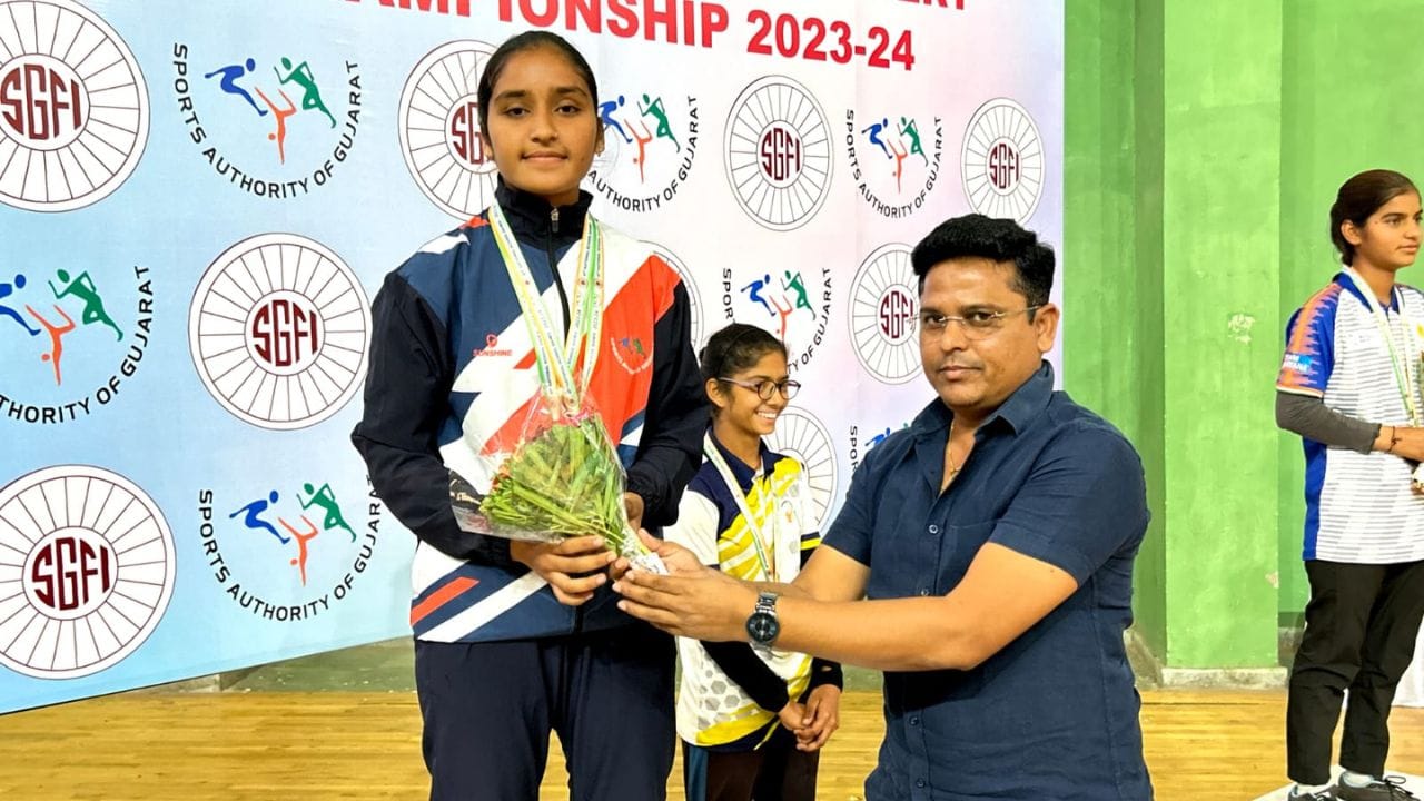 અંડર 17 વય જૂથમાં સાબર સ્પોર્ટ્સ સ્કૂલમાં અભ્યાસ કરે છે. તેના આર્ચરી કૌશલ્યને લઈ હાપા પ્રાથમિક શાળા પરિવાર અને રાજેન્દ્રસિંહ પરમારે આગળ વધવા પ્રોત્સાહન આપ્યું હતુ. જેને લઈ તેને સાબર સ્ટેડિયમમાં આવેલ સાબર સ્પોર્ટ્સ સ્કૂલમાં (DLSS હિંમતનગર) અભ્યાસ માટે એડમીશન લેવામાં આવ્યું હતું. 