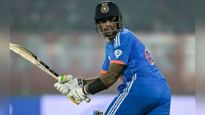 સૂર્યકુમાર પાંચમી જ ઓવરમાં રમવા આવ્યો હતો, તે આવ્યો ત્યારે ભારતની બે વિકેટ જલદી પડી ગઈ હતી.