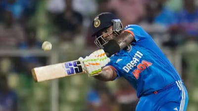 સૂર્યકુમાર યાદવ T20 ક્રિકેટમાં વર્લ્ડ નંબર 1 બેટ્સમેન છે, તે આંતરરાષ્ટ્રીય ક્રિકેટના સૌથી ટૂંકા ફોર્મેટમાં સૌથી વધુ સફળ બેટ્સમેન છે. 