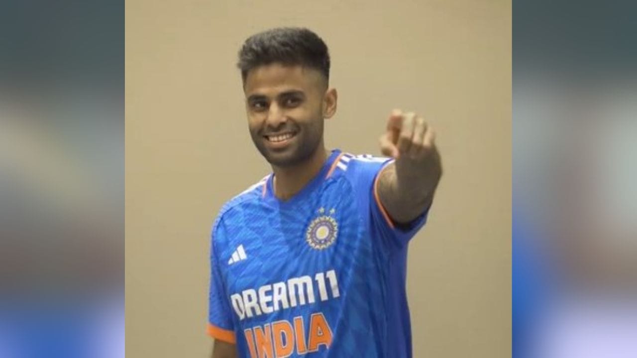 સૂર્યકુમાર યાદવનો આ કેચ બેન મેકડર્મોટ દ્વારા છૂટ્યો હતો અને આ બોલ બેન દ્વારશુઈસ ફેક્યો હતો.