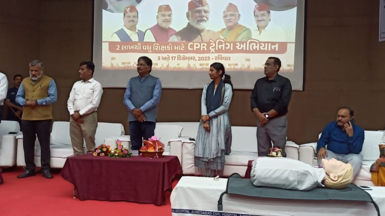 આરોગ્ય મંત્રી દ્વારા રાજ્યમાં કુપોષણના બાળકો ચિંતાનો વિષય હોવાનો પણ જણાવવામાં આવ્યું અને તે બાબતે શિક્ષકો મહત્વની કામગીરી કરી શકે તેમ જણાવ્યું હતું. અગાઉ પોલીસને CPR ટ્રેનિંગ આપ્યા બાદ હવે શિક્ષકોને મોટી સંખ્યામાં આ તાલીમ આપવામાં આવશે.