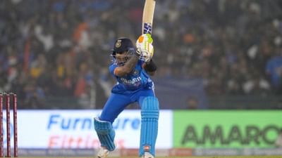  ભારતીય ક્રિકેટ ટીમના ખેલાડીઓ બુધવારના રોજ એટલે કે આજે સાઉથ આફ્રિકા માટે રવાના થશે. ભારત અને સાઉથ આફ્રિકા વચ્ચે રવિવાર 10 ડિસેમ્બરના રોજ ત્રણ મેચની ટી 20 સિરીઝ રમાશે અને તેના માટે સૂર્યકુમાર યાદવના આગેવાની વાળી ભારતીય ટીમ બુધવારના રોજ રવાના થશે. 