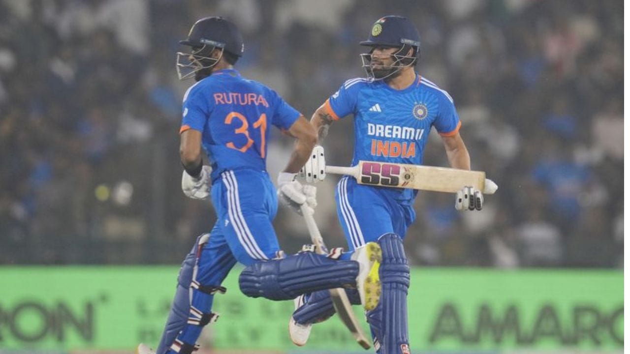 સૂર્યકુમારની સાથે કોચ રાહુલ દ્રવિડ અને બેટ્સમેન કોચ વિક્રમ રાઠૌડ સહિત તેના સહયોગી સ્ટાફ પર હશે.વિરાટ અને રોહિત શર્મા થોડા મોડા સાઉથ આફ્રિકા પ્રવાસ પર જશે. ત્યારે સિનીયર ખેલાડીઓ 20 ડિસેમ્બરના રોજ મેચ પહેલા ટીમમાં સામેલ થશે.