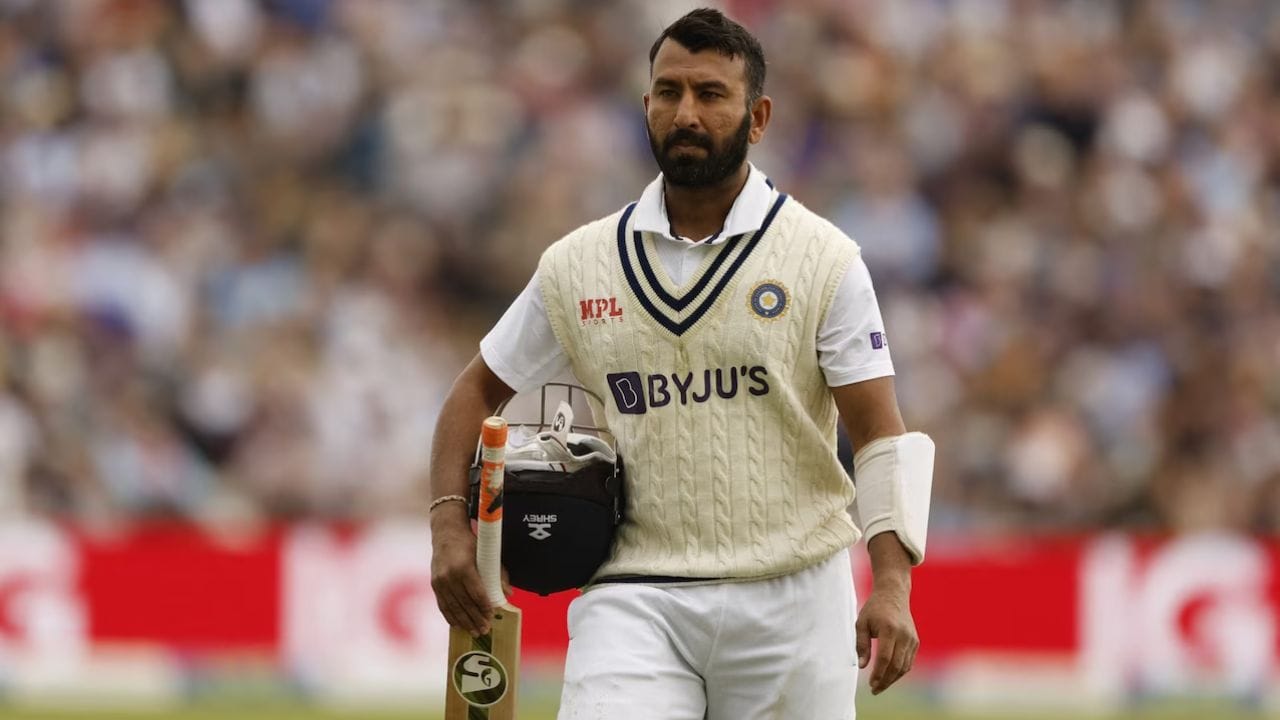 પુજારા અને રહાણે લાંબા સમયથી ભારતની ટેસ્ટ ટીમમાં રમી રહ્યા હતા, પરંતુ છેલ્લી કેટલીક સિરિઝથી બંનેનું પ્રદર્શન સામાન્ય રહેતા બંનેને આફ્રિકા સામે ટેસ્ટ સીરિઝમાં ટીમમાં સામેલ કરવામાં આવ્યા નથી. 