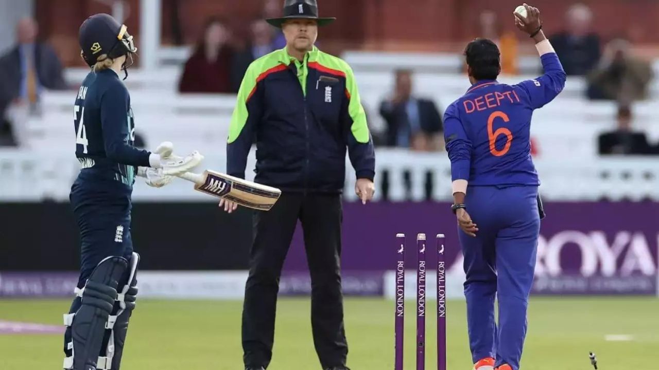 એક બોલ પર બે વિકેટ! : આ નિયમ અનુસાર જો બેટ્સમેન 3 મિનિટમાં ક્રિઝ પર હાજર ના હોય અને ફિલ્ડિંગ કરી રહેલ ટીમના કપ્તાન ટાઈમ આઉટ અપીલ પર કરે તો ફિલ્ડ અમ્પાયર સમયની ચકાસણી કરી થર્ડ અમ્પાયર સાથે ચર્ચા કર્યા બાદ બેટ્સમેનને આઉટ આપી શકે છે અને આ રીતે એક બોલમાં બે વિકેટ થઈ શકે છે. 