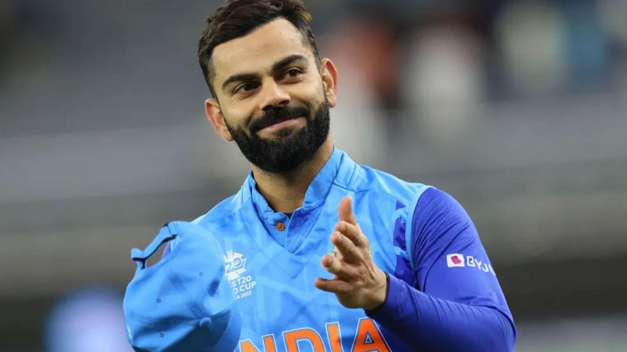 વેસ્ટ ઈન્ડિઝના દિગ્ગજ ખેલાડીએ એક મીડિયા સાથે વાતચીત કરતા કહ્યું છે કે “કોહલીની ઉંમર હવે કેટલી છે? 35 ના? તેની પાસે 80 સદી છે અને તેને હજુ 20 સદીની જરૂર છે. જો તે દર વર્ષે 5 સદી ફટકારે તો પણ તેને સચિનના રેકોર્ડની બરાબરી કરવા માટે 4 વર્ષની જરૂર પડશે અને ત્યાં સુધીમાં તે 39 વર્ષનો થઈ જશે. અઘરું, બહુ અઘરું કામ.”