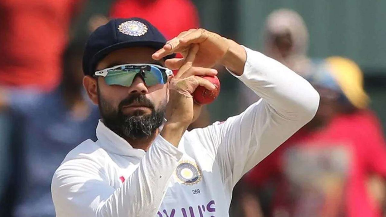 ડીઆરએસની વિનંતી કરવા માટે, પડકારરૂપ ટીમ પાસે મેદાન પરના એમ્પાયરના નિર્ણય પછી નિર્ણય લેવા માટે 15 સેકન્ડનો સમય છે. આ ડિસિઝન ટીમનો કેપ્ટન લઈ શકે છે. ત્રીજા અમ્પાયરે ટીવી રિપ્લેની સમીક્ષા કરવી જોઈએ, તે દર્શાવવા માટે ટીમો "T" ચિહ્નનો ઉપયોગ કરે છે.