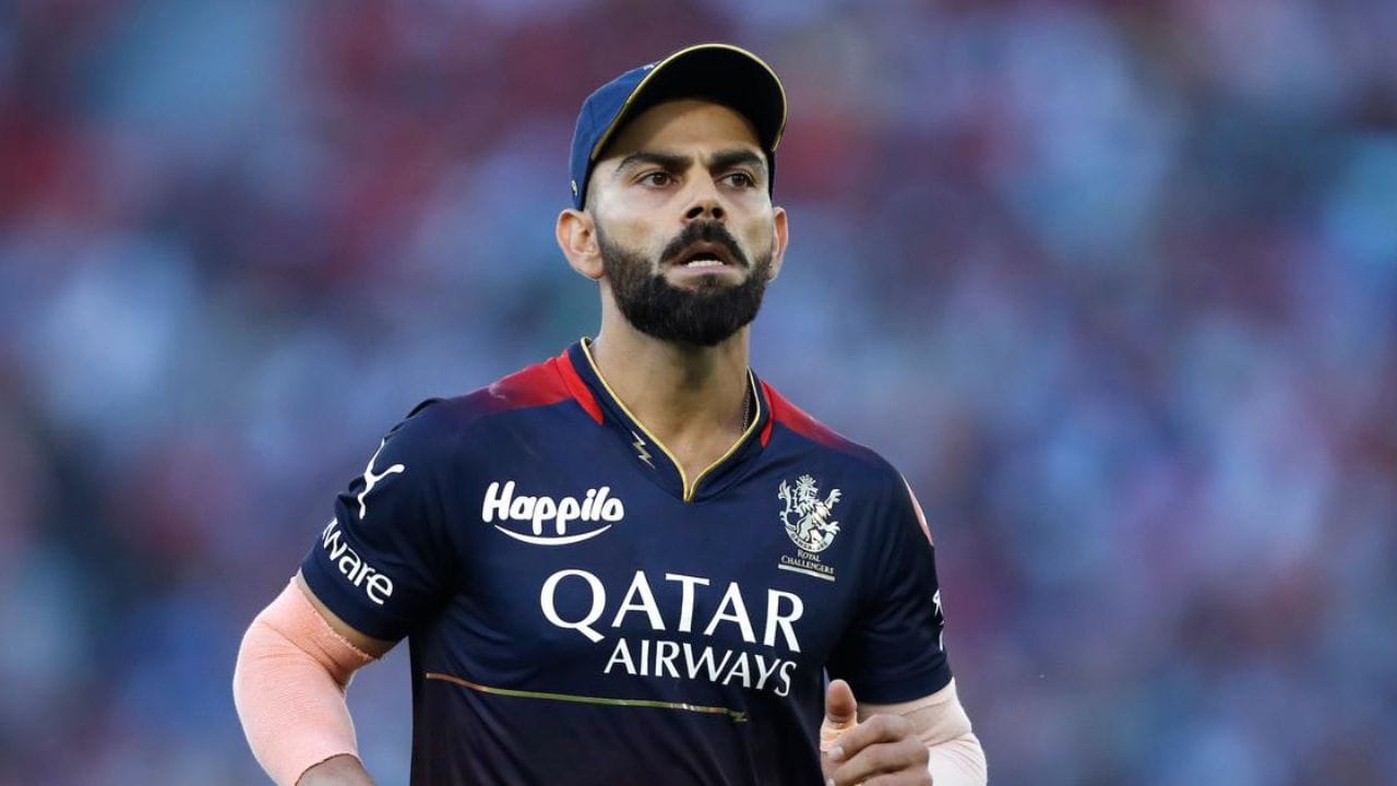 રોયલ ચેલેન્જર્સ બેંગ્લોર તરફથી રમતા વિરાટ કોહલીના પણ ઘણા ફેન્સ છે. દક્ષિણ આફ્રિકાના પૂર્વ કેપ્ટન એબી ડી વિલિયર્સ બંને ખેલાડીઓને દક્ષિણ આફ્રિકામાં ટી20 લીગમાં રમતા જોવા માંગે છે.