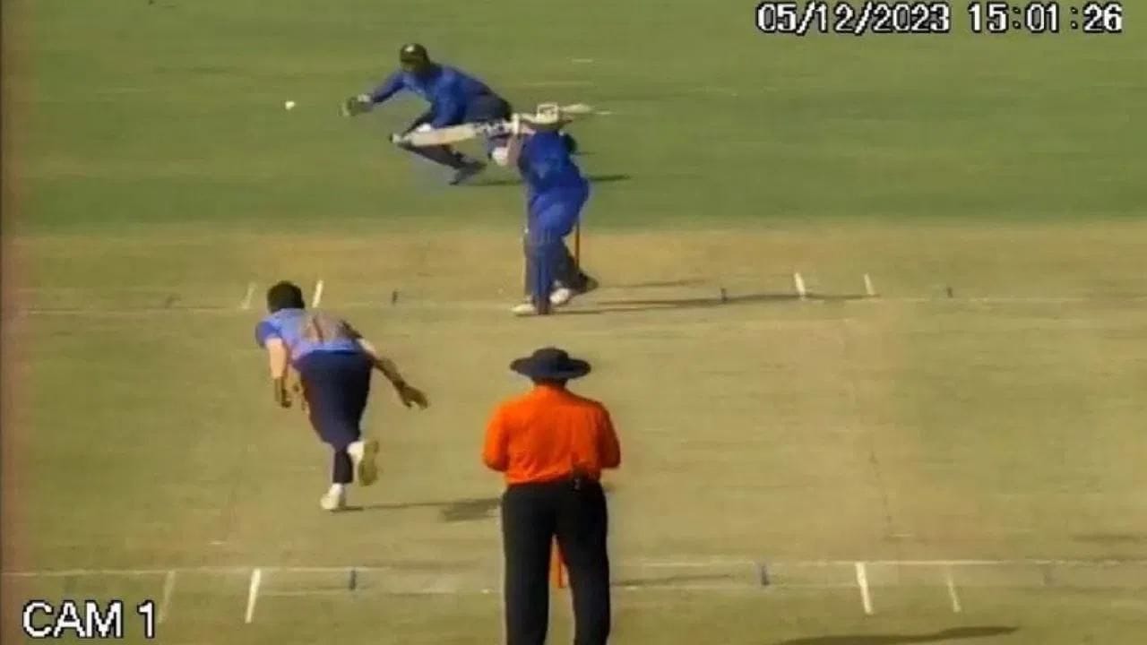 હાલમાં જ રિદ્ધિમાન સાહાએ વિજય હજારે ટ્રોફીમાં વધુ એક અકલ્પનીય કેચ પકડ્યો હતો. રિદ્ધિએ પોંડિચેરી સામેના તેના કેચનો સ્ક્રીનગ્રેબ શેર કર્યો હતો.