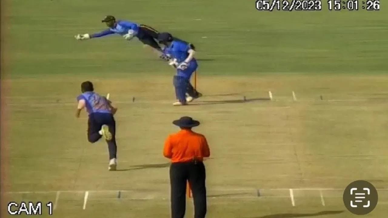 અશ્વિન, જાડેજા, વિરાટ કોહલી જેવા ક્રિકેટરોએ કીપર રિદ્ધિની વારંવાર પ્રશંસા કરી છે.