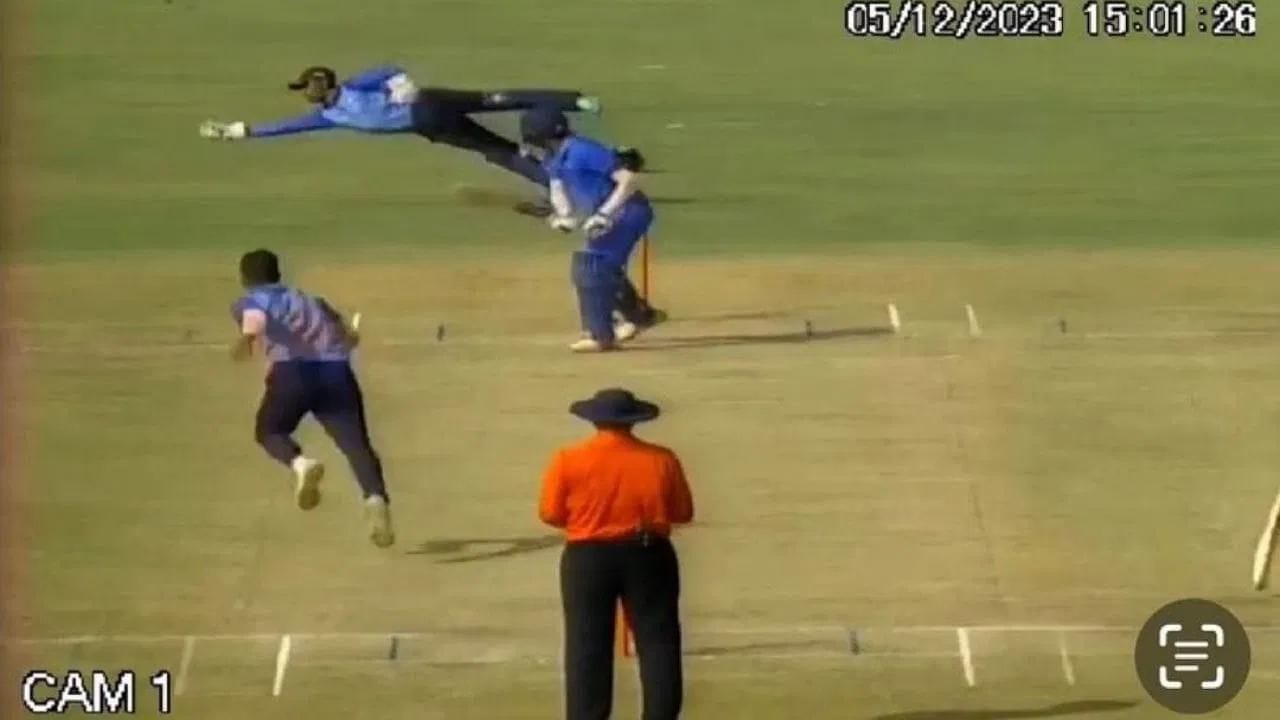 આવા કેચ લેવા તેના માટે કંઈ નવું નથી! 'આદત બનવું' એ આનો સંકેત છે. ઈન્ટરનેશનલ ક્રિકેટ હોય કે ઈન્ડિયન પ્રીમિયર લીગ, આવા કેચની સંખ્યા ઓછી નથી.