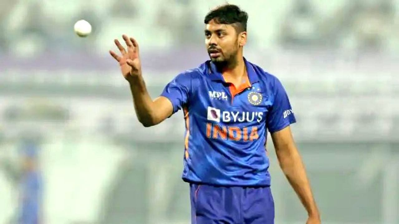 જ્યારે ચાલુ મેચમાં બોલ ખોવાઈ જાય તો બીજો આપવામાં આવે છે. પરંતુ બોલ લગભગ જૂનો અથવા તેના જેવો હોવો જોઈએ.