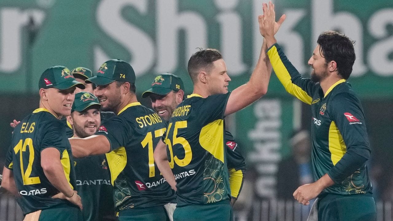 ભારત અને ઓસ્ટ્રેલિયા 5મી T20ના દિવસે સાંજે વાતાવરણ વાદળછાયું રહેશે. Accuweather.com અનુસાર, મહત્તમ તાપમાન 22 થી 23 ની વચ્ચે રહેવાની શક્યતા છે. વાતાવરણ વાદળછાયું રહેશે પરંતુ વરસાદની કોઈ શક્યતા નથી. આવી સ્થિતિમાં દર્શકોને સંપૂર્ણ 20 ઓવરની રમત રમી શકશે. 