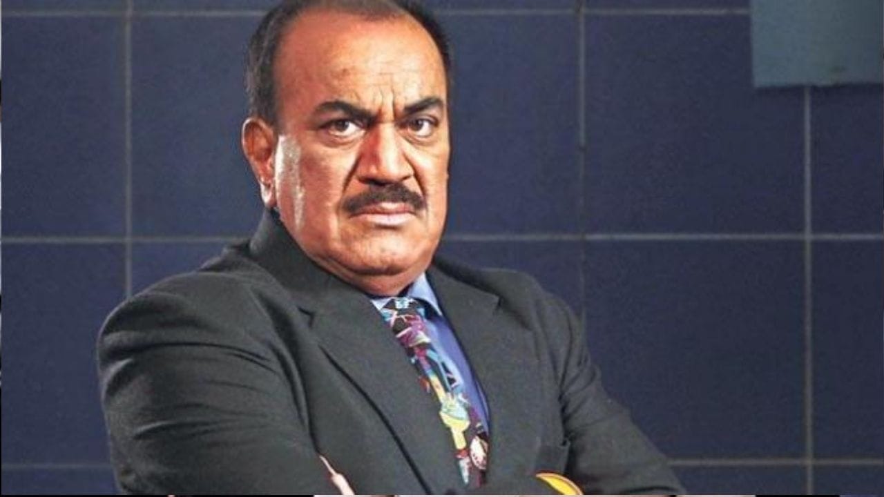 એસીપી પ્રદ્યુમન : એસીપી પ્રદ્યુમનની ભૂમિકા ભજવતા અભિનેતા શિવાજી સાટમ તે શો પહેલા અને બાદમાં પણ એનેક ટેલિવિઝન શો અને ફિલ્મોનો કામ કરી ચૂક્યા છે. પરંતુ એસીપી પ્રદ્યુમ્ન બનીને તેમણે દરેક ઘરમાં ઓળખ મેળવી હતી તે શોમાં મુખ્ય પાત્રમાં હતા. અભિનેતા શિવાજી સાટમ એક એપિસોડ દીઠ 1 લાખ રૂપિયા લેતો હતો. (ફોટો ક્રેડિટ- શોસિયલ મીડિયા)