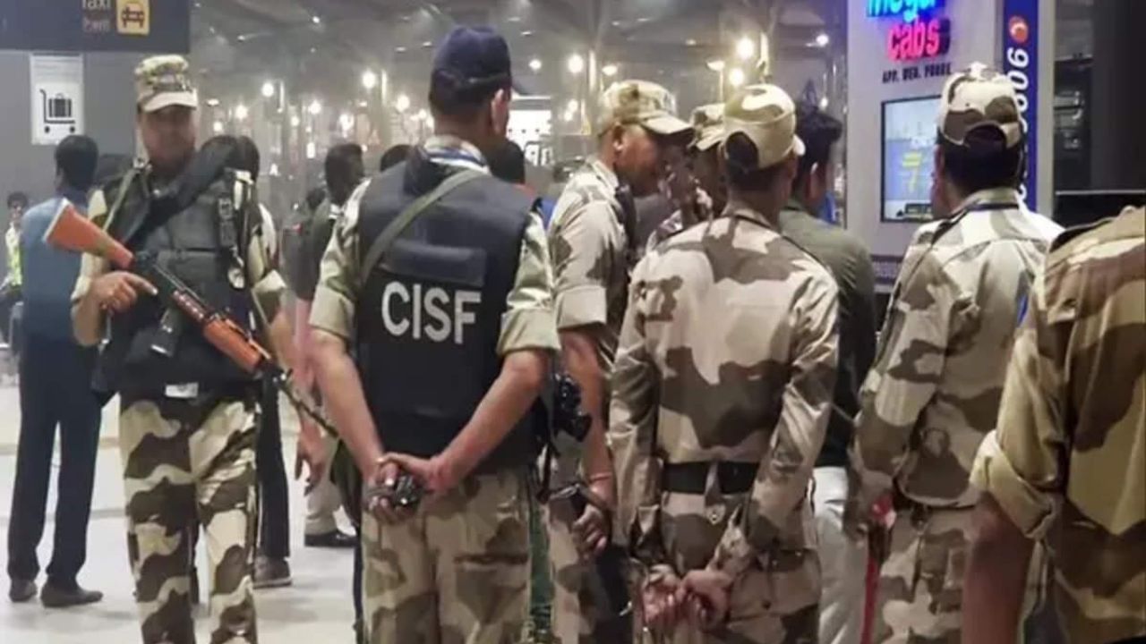 લેખિત પરીક્ષા, પીઈટી અને ડોક્યૂમેન્ટ વેરિફિકેસનની મદદથી કોન્સ્ટેબલ અને એસઆઈના પદો પર ભર્તી કરવામાં આવે છે. જો ઉમેદવાર લેખિત પરીક્ષામાં ફેઈલ થાય છે તો તેને ચયન પ્રક્રિયામાંથી દૂર કરવામાં આવે છે.