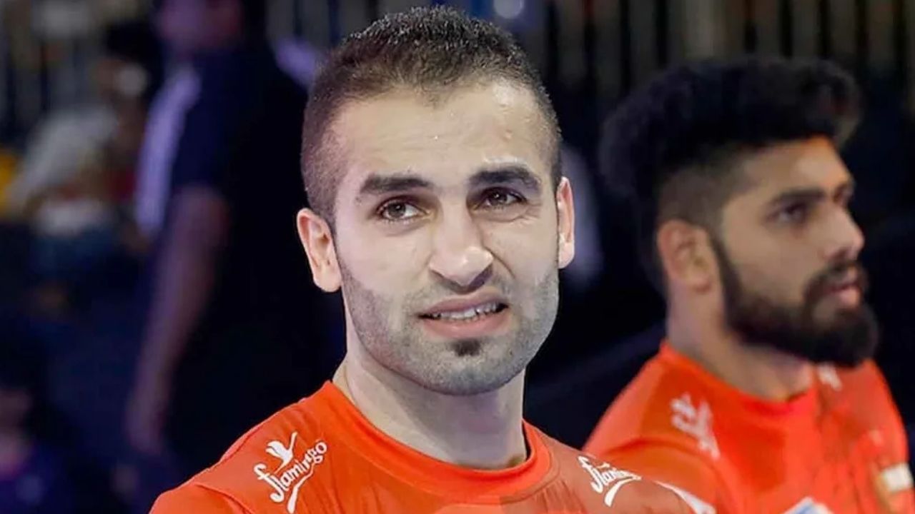 ફઝલ અતરચલીએ 11 વર્ષની ઉંમરે કુસ્તી શરૂ કરી હતી. હાઈસ્કૂલમાં, ફઝલ અતરચલીને ફૂટબોલમાં ઊંડો રસ હતો, પરંતુ પછીથી તે કબડ્ડી તરફ આગળ વધ્યો. ફઝલ અત્રાચલીની કારકિર્દી ત્યારે શરૂ થઈ જ્યારે તે ઈરાનની રાષ્ટ્રીય કબડ્ડી ટીમમાં જોડાયો અને 2010 એશિયન ગેમ્સમાં તેનું પ્રતિનિધિત્વ કર્યું. ફઝલ અત્રાચલીએ 2015 માં પ્રો કબડ્ડી લીગ સીઝન 2 માં યુ મુમ્બા માટે ડેબ્યુ કર્યું હતું. તેણે PKL સિઝન 3માં U Mumba ટીમનું પ્રતિનિધિત્વ પણ કર્યું હતું. PKL સિઝન 4 માં, તે પટના પાઇરેટ્સમાં ગયો. પ્રો કબડ્ડી લીગની 5મી સિઝનમાં તેને ગુજરાત જાયન્ટ્સે ખરીદ્યો હતો. પ્રો કબડ્ડી સિઝન 6 (2018) માં, તે ટીમ યુ મુમ્બામાં પાછો ગયો અને સતત ત્રણ વર્ષ (2018, 2019, 2021 સુધી તેમની સાથે રહ્યો. જે બાદ સિઝન 2022માં ફઝલ અત્રાચલી  પુનેર પલ્ટન ટીમનો સભ્ય હતો ત્યારે હવે 2023ની 10મી સિઝનમાં ફઝલ અત્રાચલીને 