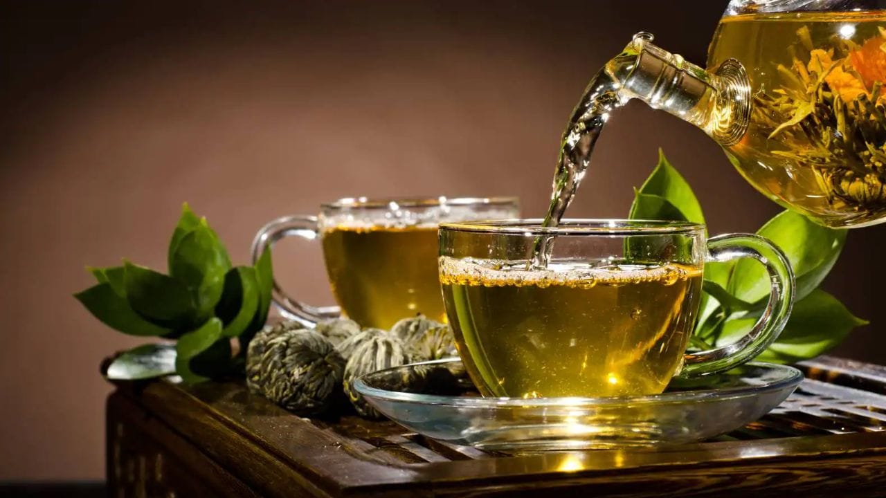 એક અહેવાલ અનુસાર, ગ્રીન ટી માં રહેલું કેફીન ચિંતાની સમસ્યાને વધારે છે. જો કોઈ વ્યક્તિ ચિંતાથી પીડાય છે તો તેને પીવાનું ટાળવું જોઈએ.