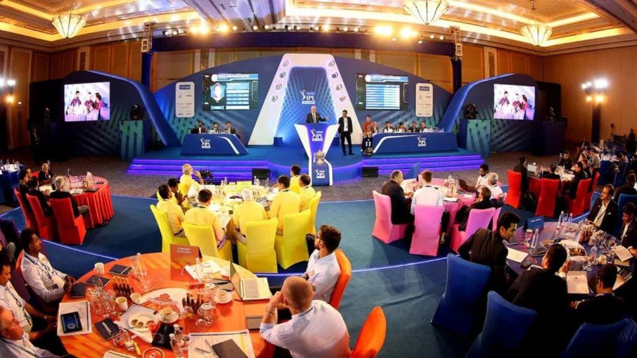 આ સિવાય ઈનકમ ટેક્સના નિયમો પ્રમાણે તેમણે ટેક્સ પણ આપવો પડે છે. જોકે તે વર્ષની કમાણી પર આધાર રાખે છે.  (PC - IPL)