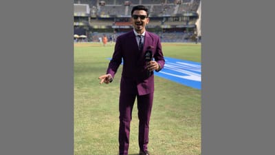 જતિન સપ્રુ - જતિન એક મેચમાં કોમેન્ટ્રી માટે લગભગ 1.5 લાખ રૂપિયા લે છે. જો તેની વાર્ષિક આવકનો અંદાજ લગાવવામાં આવે તો તે લગભગ 2 કરોડ રૂપિયાની કમાણી કરે છે.