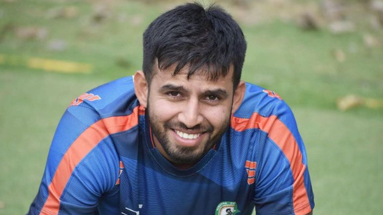 આજે  રાયપુરના શહીદ વીર નારાયણ સિંહ આંતરરાષ્ટ્રીય ક્રિકેટ સ્ટેડિયમ ખાતે ચોથી ટી20 મેચમાં જીતેશ શર્માનો ટીમમાં સમાવેશ કરવામાં આવ્યો છે.