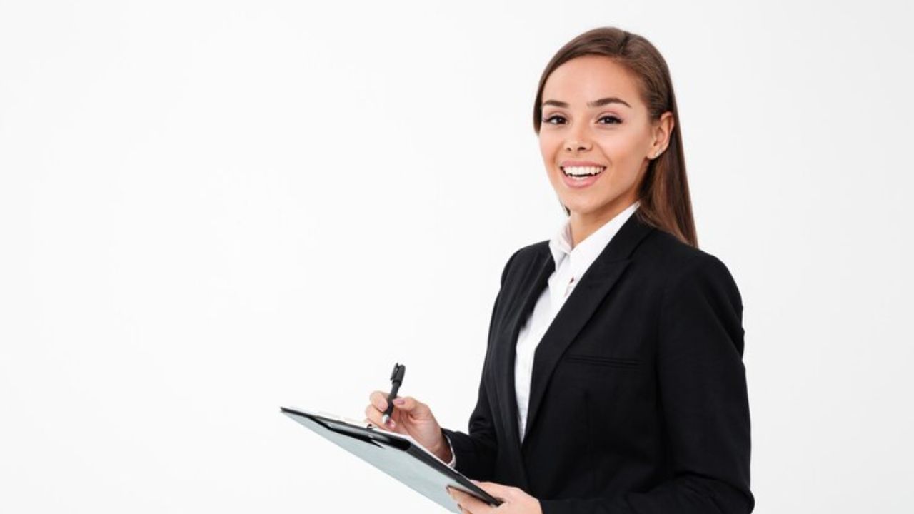 આગામી કેટલાક વર્ષો સુધી રાષ્ટ્રીય શોક ચાલુ રહ્યો અને ન્યાયાધીશોએ કાળો પોશાક પહેરીને કોર્ટમાં જવાનું શરૂ કર્યું. ત્યારથી કોર્ટમાં કાળો કોટ પહેરવામાં આવતો હોવાનું પણ એક કારણ માનવામાં આવે છે. (Image - Freepik)