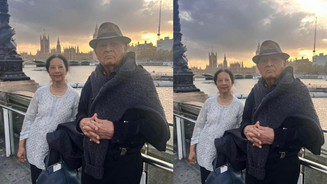 મહુઆ મોઇત્રાનો જન્મ વર્ષ 1974માં આસામના કચર જિલ્લામાં થયો હતો. મહુઆએ પોતાનો અભ્યાસ રાજધાની કોલકાતાથી કર્યો હતો. પ્રાથમિક શિક્ષણ મેળવ્યા બાદ, મહુઆને તેના પરિવાર દ્વારા વધુ અભ્યાસ માટે અમેરિકા મોકલવામાં આવી હતી. TMC સાંસદે 1998માં મેસેચ્યુસેટ્સની માઉન્ટ હોલીયોક કોલેજ સાઉથ હેડલીમાંથી અર્થશાસ્તમાં સ્નાતક થઈ હતી.