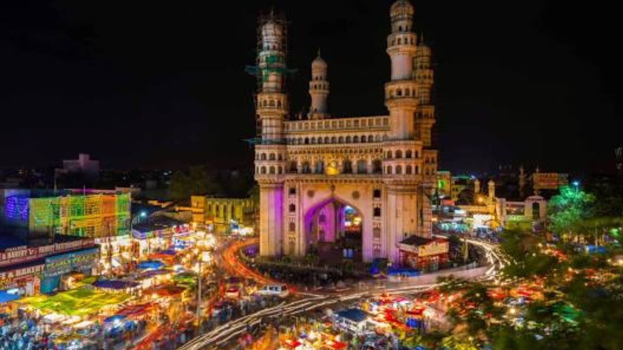 મોતીઓના શહેર હૈદરાબાદમાં પ્રવાસીઓ માત્ર ચાર મિનારા જ જોતા નથી પરંતુ તેઓ હલીમ, ફિરણી અને બોટી કબાબનો સ્વાદ પણ લે છે.