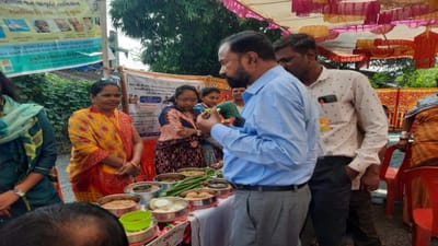 વિકસિત ભારત સંકલ્પ યાત્રા સાગબારા તાલુકાના પાટલામહુ ગામે પહોંચતા ગામલોકો દ્વારા ભવ્ય સ્વાગત કરવામાં આવ્યું હતું. રવિવારના રોજ સાગબારા તાલુકાના પાટલામહુ ગામે યાત્રા આવી પહોંચતા ગામલોકો દ્વારા ભવ્ય સ્વાગત કરવામાં આવ્યું હતું. આ અવસરે મીલેટ્સના ઉપયોગ પર ભાર મુકવામાં આવ્યો હતો.